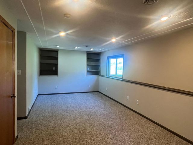 1300 Honeysuckle Lane SE, Cambridge, MN 55008