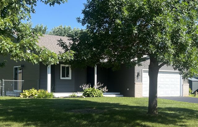 1300 Honeysuckle Lane SE, Cambridge, MN 55008