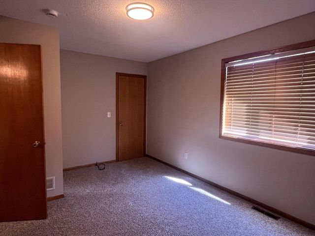 1300 Honeysuckle Lane SE, Cambridge, MN 55008