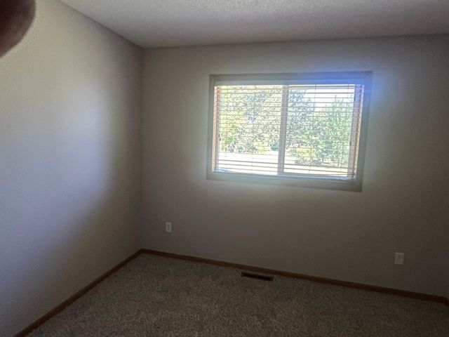 1300 Honeysuckle Lane SE, Cambridge, MN 55008