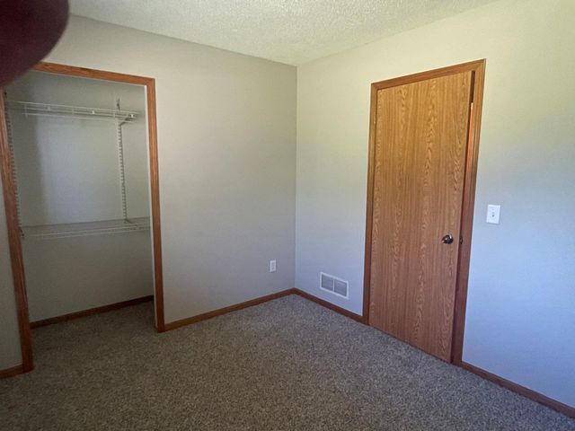 1300 Honeysuckle Lane SE, Cambridge, MN 55008
