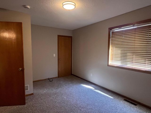 1300 Honeysuckle Lane SE, Cambridge, MN 55008