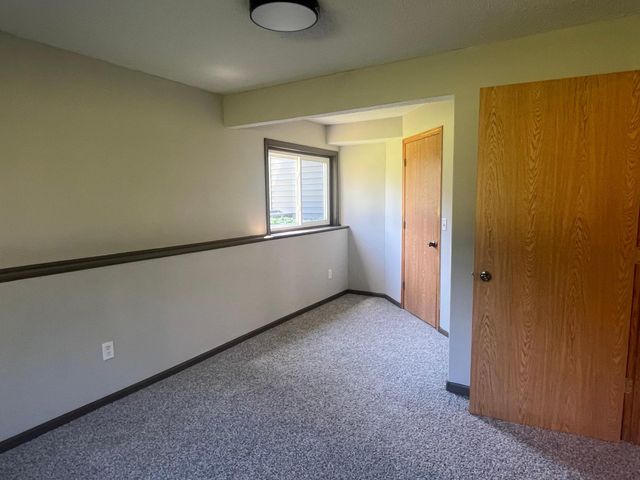 1300 Honeysuckle Lane SE, Cambridge, MN 55008