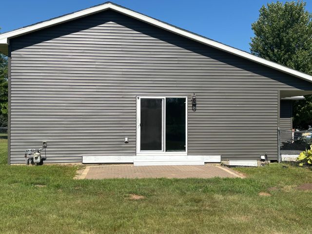 1300 Honeysuckle Lane SE, Cambridge, MN 55008