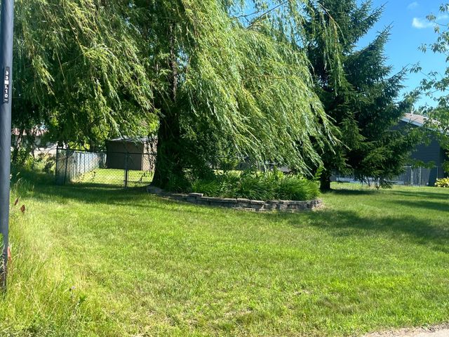1300 Honeysuckle Lane SE, Cambridge, MN 55008