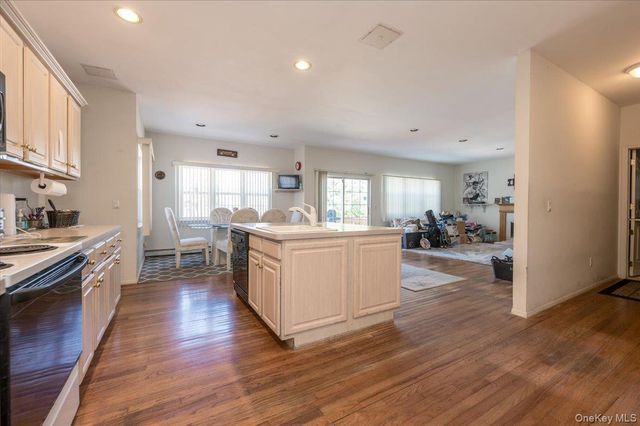 20 Pineacre Drive, Smithtown, NY 11787