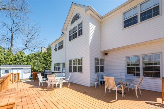 20 Pineacre Drive, Smithtown, NY 11787