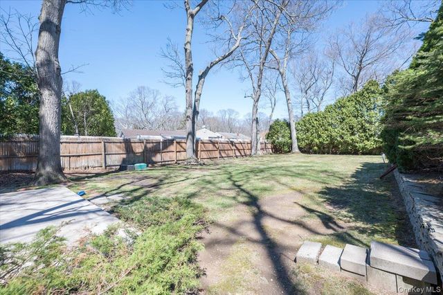 20 Pineacre Drive, Smithtown, NY 11787