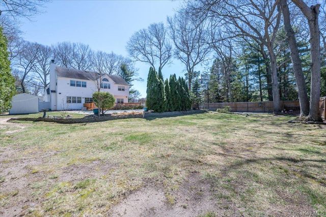 20 Pineacre Drive, Smithtown, NY 11787