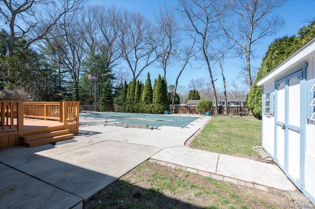 20 Pineacre Drive, Smithtown, NY 11787