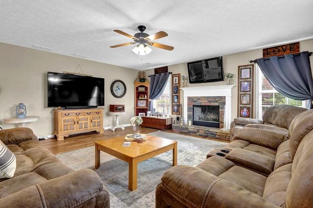 688 Country Grove Lane, Auburn, GA 30011
