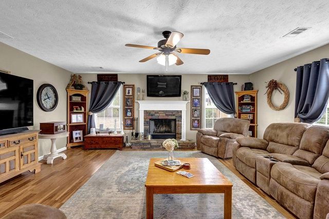 688 Country Grove Lane, Auburn, GA 30011
