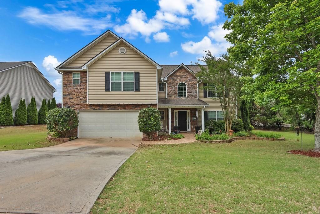 688 Country Grove Lane, Auburn, GA 30011
