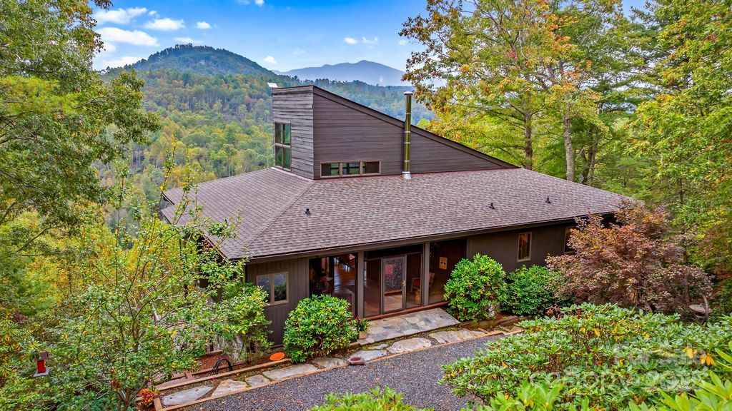 496 English Lane, Bakersville, NC 28705