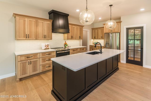 816 FRIENDSHIP ROAD, Jefferson City, MO 65101