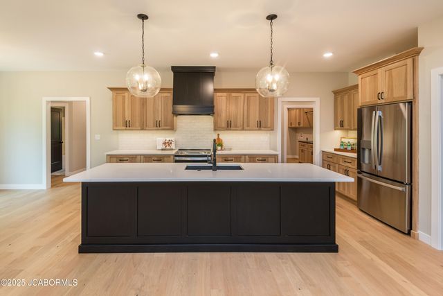 816 FRIENDSHIP ROAD, Jefferson City, MO 65101