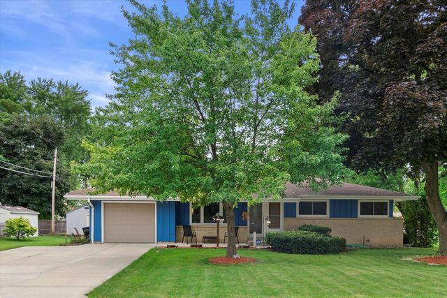 4620 S 72nd STREET, Greenfield, WI 53220