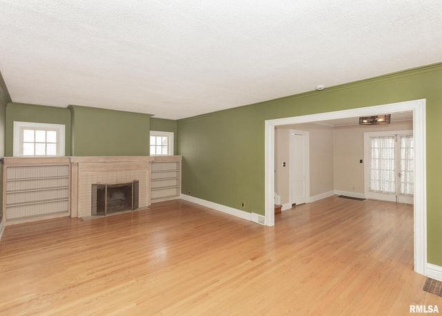 2416 12TH Street, Moline, IL 61265