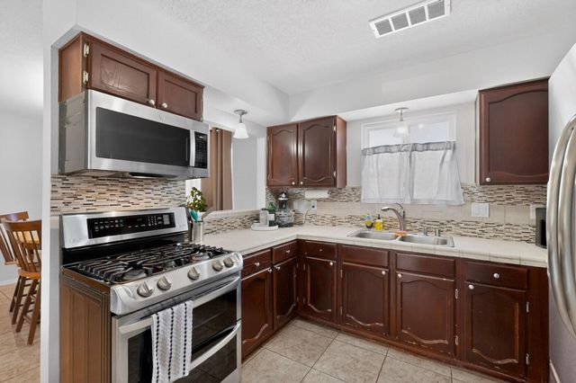1635 Fornax Road SE, Rio Rancho, NM 87124