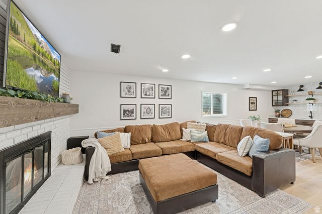 6877 PINEVIEW CIR, Salt Lake City, UT 84121