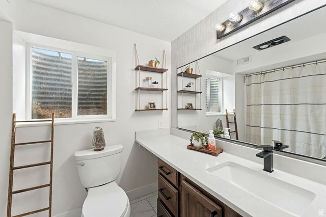 6877 PINEVIEW CIR, Salt Lake City, UT 84121