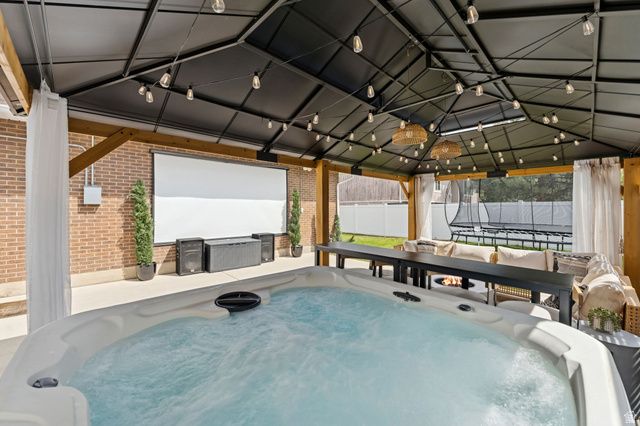 6877 PINEVIEW CIR, Salt Lake City, UT 84121