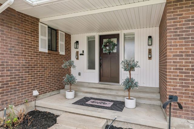 6877 PINEVIEW CIR, Salt Lake City, UT 84121