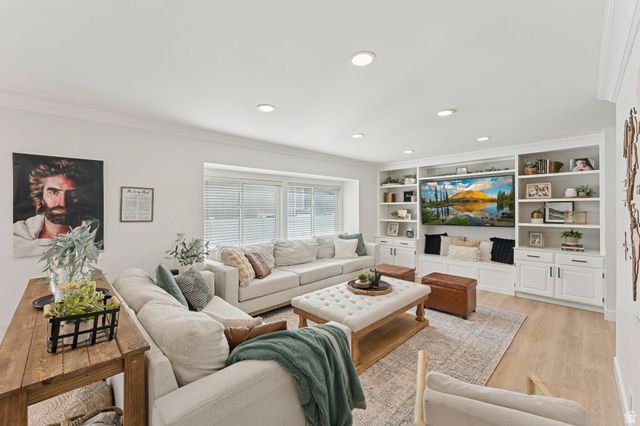 6877 PINEVIEW CIR, Salt Lake City, UT 84121