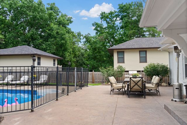 327 McClellan Boulevard, Davenport, IA 52803