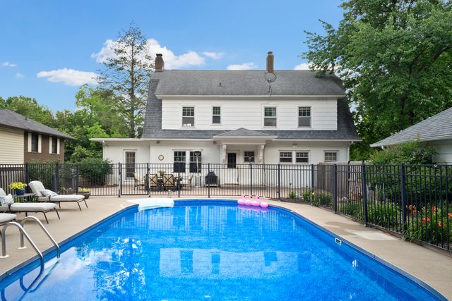 327 McClellan Boulevard, Davenport, IA 52803