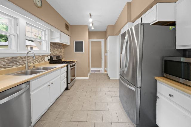 327 McClellan Boulevard, Davenport, IA 52803