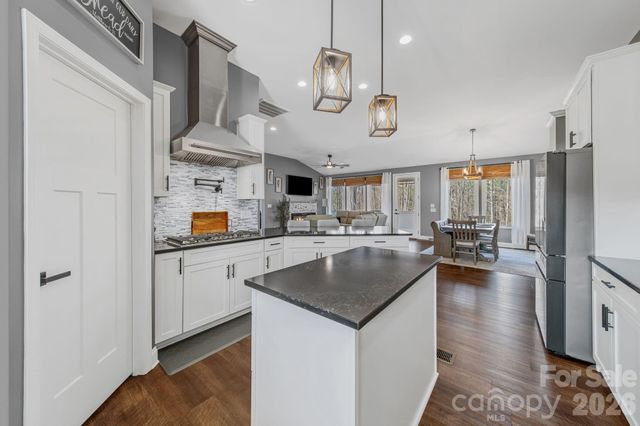 128 Laurel Ridge Drive, Statesville, NC 28677