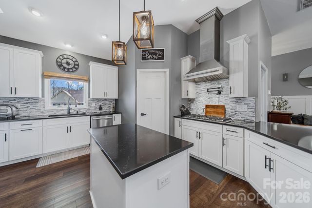 128 Laurel Ridge Drive, Statesville, NC 28677