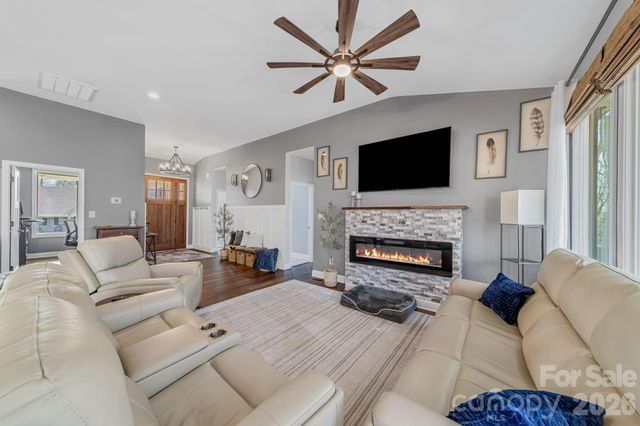 128 Laurel Ridge Drive, Statesville, NC 28677