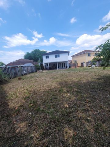 8448 NW 196th Terrace, Hialeah, FL 33015