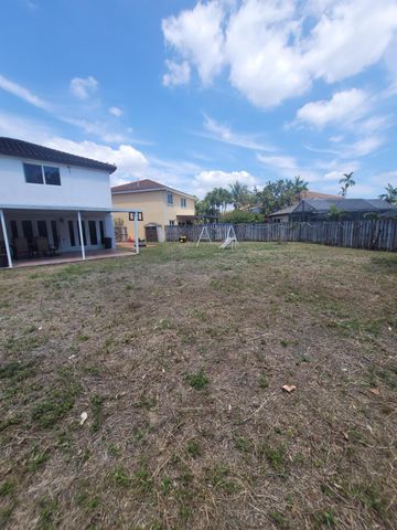8448 NW 196th Terrace, Hialeah, FL 33015