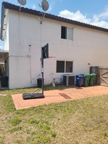 8448 NW 196th Terrace, Hialeah, FL 33015