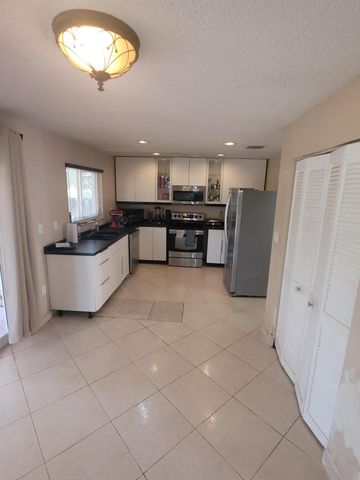 8448 NW 196th Terrace, Hialeah, FL 33015