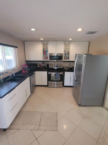 8448 NW 196th Terrace, Hialeah, FL 33015