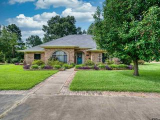 608 Charmwood Dr., Chandler, TX 75758