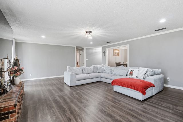 1045 County Road3210, Mt Pleasant, TX 75455