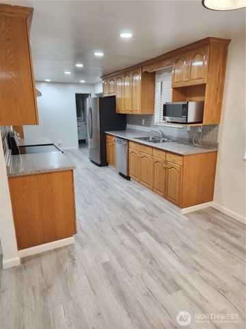 8810 NE 187th Street, Bothell, WA 98011