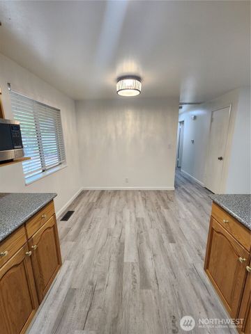 8810 NE 187th Street, Bothell, WA 98011