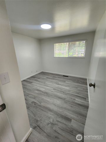 8810 NE 187th Street, Bothell, WA 98011