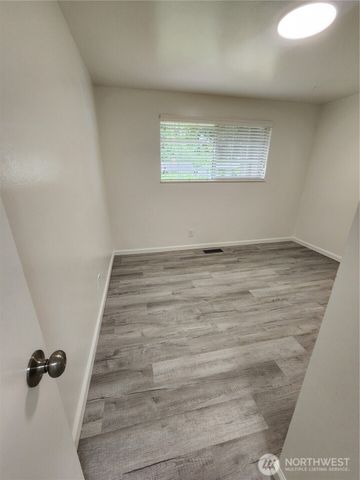 8810 NE 187th Street, Bothell, WA 98011