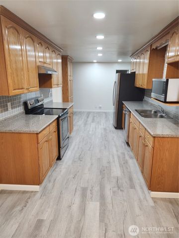 8810 NE 187th Street, Bothell, WA 98011