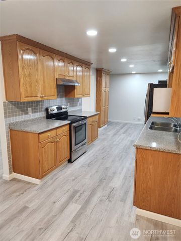 8810 NE 187th Street, Bothell, WA 98011
