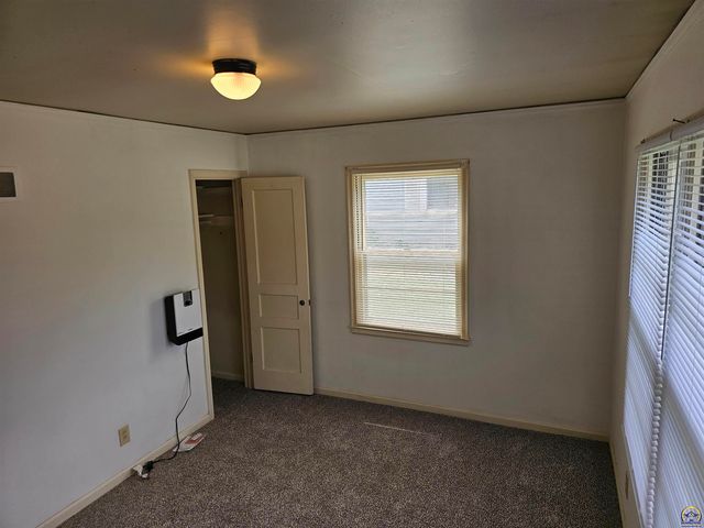 1200 SW Frazier AVE, Topeka, KS 66604