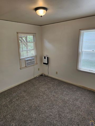 1200 SW Frazier AVE, Topeka, KS 66604