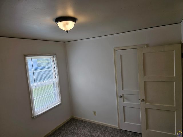 1200 SW Frazier AVE, Topeka, KS 66604